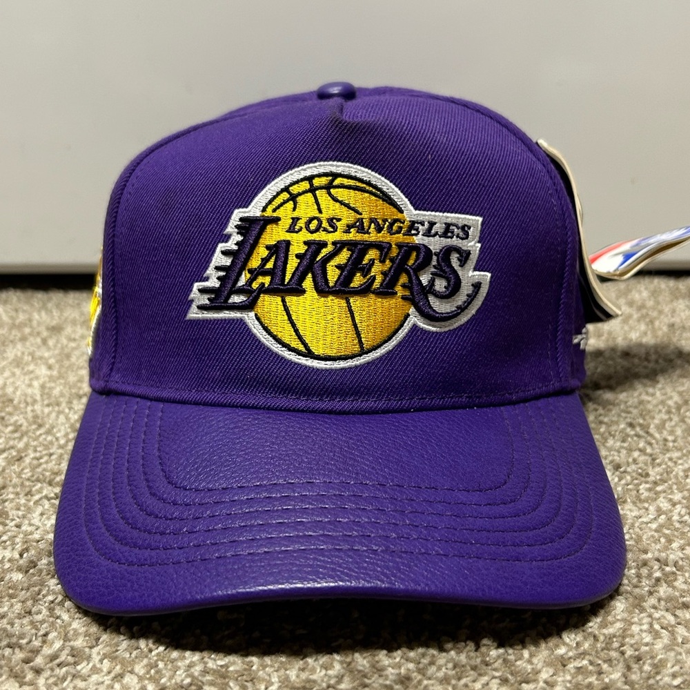 Los Angeles Lakers Pro Standard Leather Brim Strapback Hat